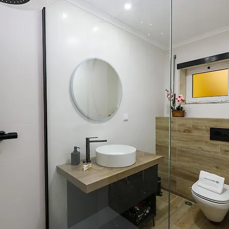B11 - Beach Way Apartment Lagos Exterior photo