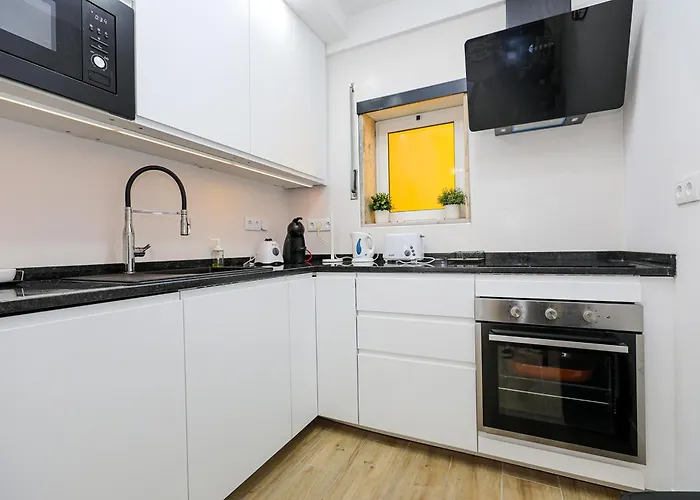 B11 - Beach Way Apartment